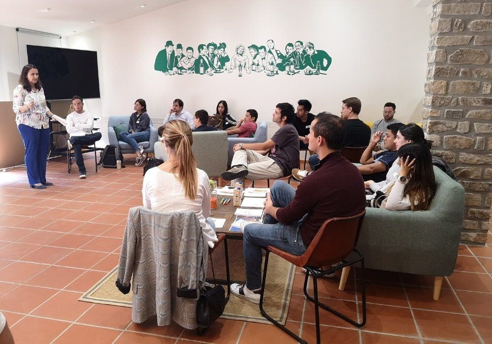 Cómo organizar un team building paso a paso: guía práctica